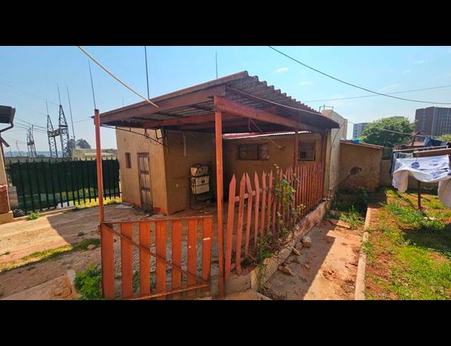 3 BEDROOM HOUSE FOR SALE IN HURST HILL